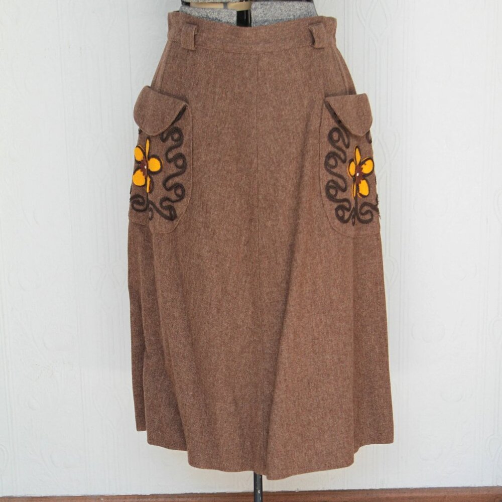 40's brown wool skirt with applique flowers on pockets